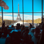 Fotografía espacio desde el cual se ve al Torre Eiffel